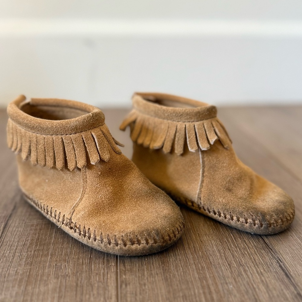 Minnetonka Toddler Kids Tan Suede Leather Moccasins with Fringe